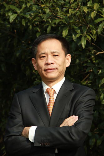 何向东 先生
